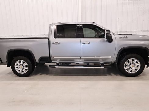 Used 2024 Chevrolet Silverado 3500 High Country w/ High Country Premium Package AWD/4WD image 2