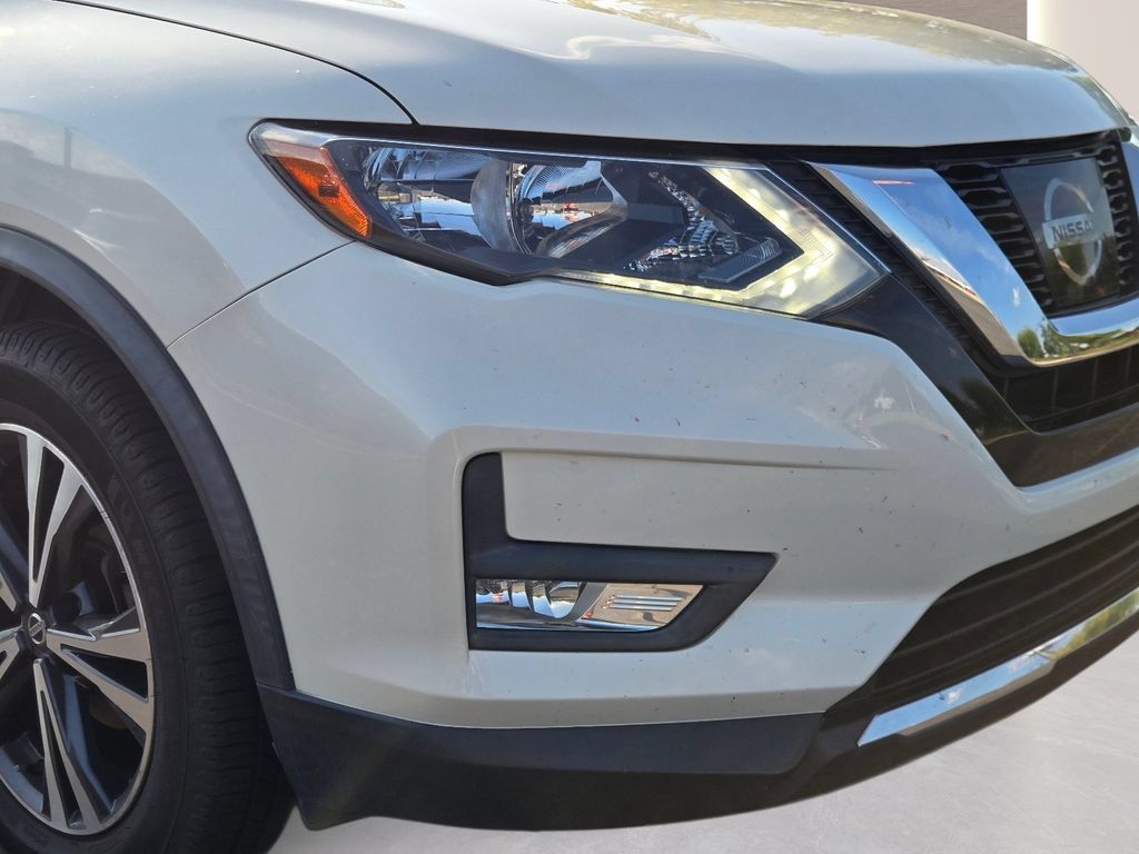 Used 2017 Nissan Rogue SL FWD image 2