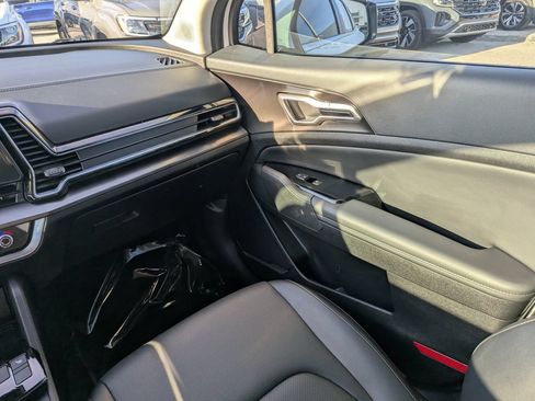 Used 2025 Kia Sportage EX FWD image 14