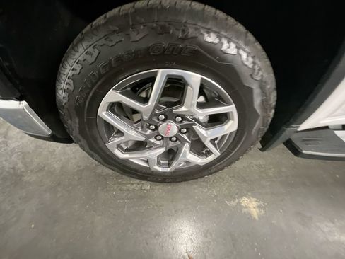 Used 2024 GMC Sierra 1500 SLT w/ SLT Premium Plus Package image 33