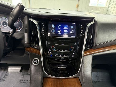 Used 2018 Cadillac Escalade ESV Premium Luxury AWD/4WD image 24
