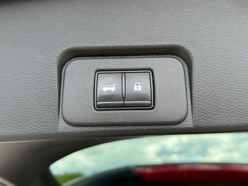 Used 2023 Nissan Rogue SL AWD/4WD image 45