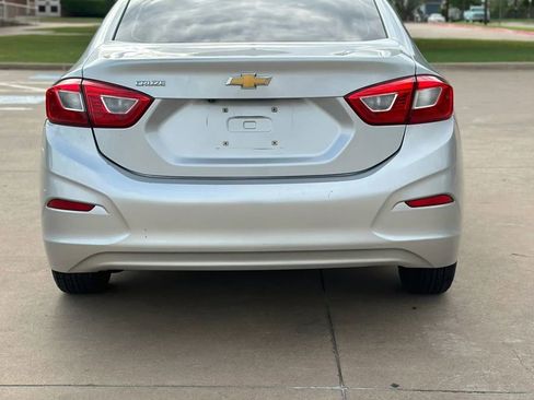Used 2018 Chevrolet Cruze LS FWD image 6