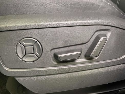 Certified 2025 Audi Q5 Premium w/ Convenience Package AWD/4WD image 17
