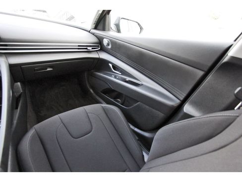 Used 2024 Hyundai Elantra SEL FWD image 11