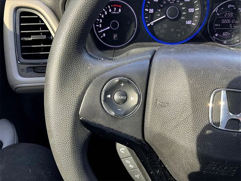 Used 2022 Honda HR-V LX image 12