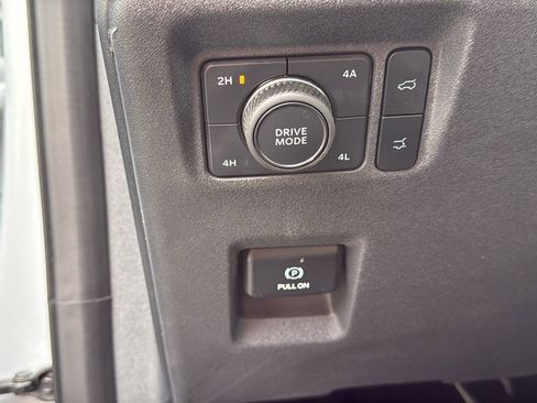 Used 2025 Ford Expedition Active image 13