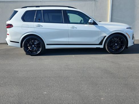 New 2027 BMW X7 xDrive40i w/ M Sport Package AWD/4WD image 3