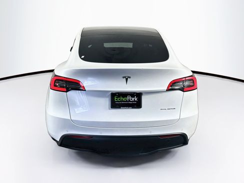 Used 2021 Tesla Model Y Long Range AWD/4WD image 7