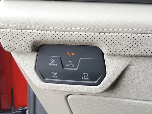 Used 2024 Volkswagen Atlas SE FWD image 22