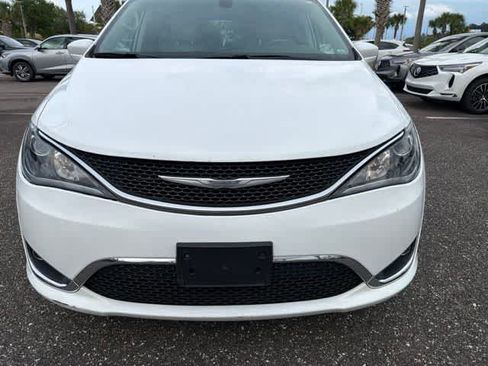 Used 2017 Chrysler Pacifica Touring-L FWD image 12