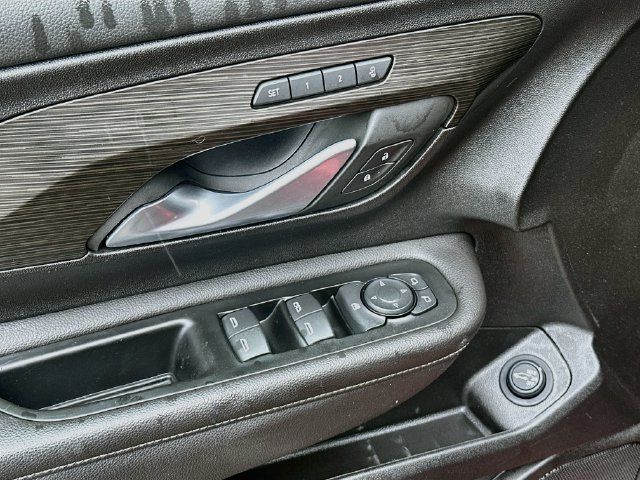 Used 2022 GMC Terrain SLT w/ Infotainment Package II FWD image 19