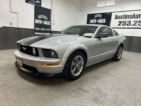 Used 2005 Ford Mustang GT Premium RWD image 3