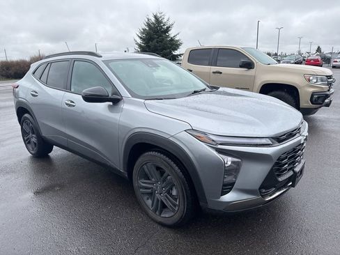 Used 2025 Chevrolet Trax ACTIV w/ Driver Confidence Package image 6