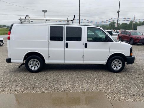 Used 2011 Chevrolet Express 1500 RWD image 2