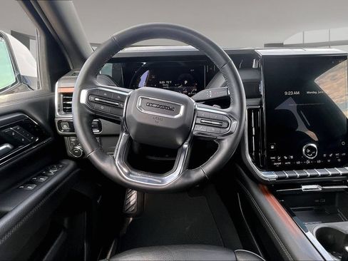 Used 2025 GMC Yukon Denali AWD/4WD image 5