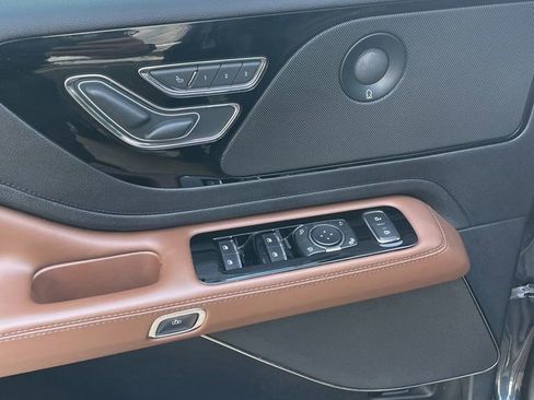 Used 2021 Lincoln Aviator Reserve w/ Equipment Group 201A RWD image 10