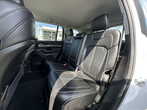Used 2023 Jeep Grand Cherokee Limited AWD/4WD image 25