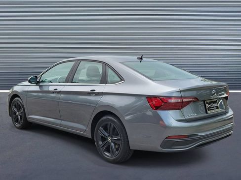 Used 2023 Volkswagen Jetta SE w/ Panoramic Sunroof Package FWD image 4