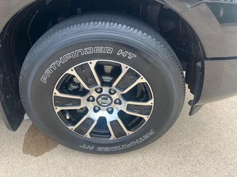 Used 2021 Nissan Titan SV w/ SV Convenience Package RWD image 12