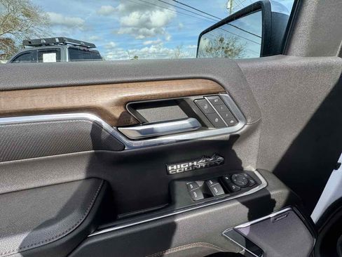 Used 2023 Chevrolet Silverado 1500 High Country w/ High Country Premium Package image 11