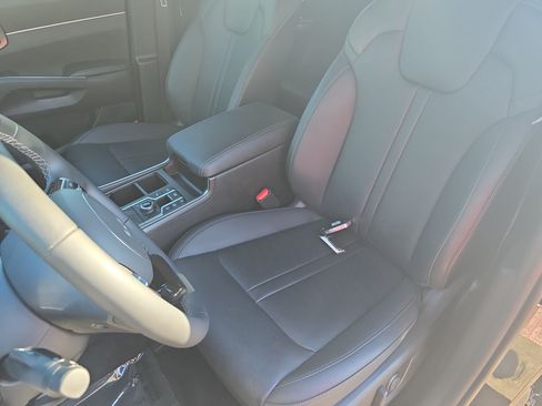 Used 2025 Kia Sorento S AWD/4WD image 14