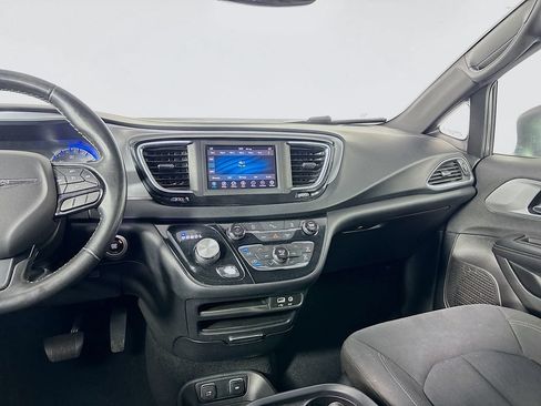 Used 2019 Chrysler Pacifica Touring Plus w/ S Appearance Package FWD image 22