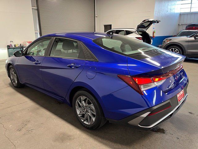 Used 2024 Hyundai Elantra SEL FWD image 5