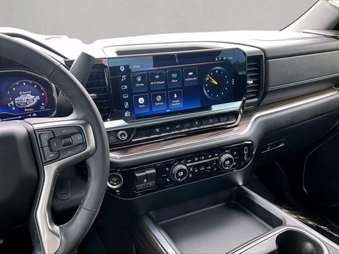 Used 2024 Chevrolet Silverado 2500 LT AWD/4WD image 8