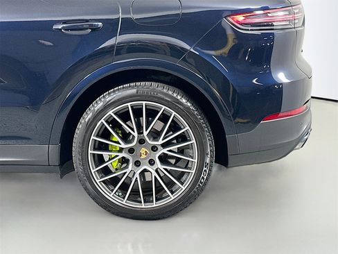 Certified 2023 Porsche Cayenne image 12