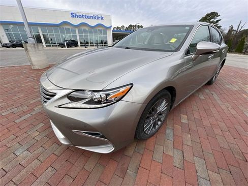 Used 2018 Lexus ES 350 image 9