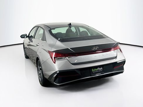 Used 2025 Hyundai Elantra SEL FWD image 5