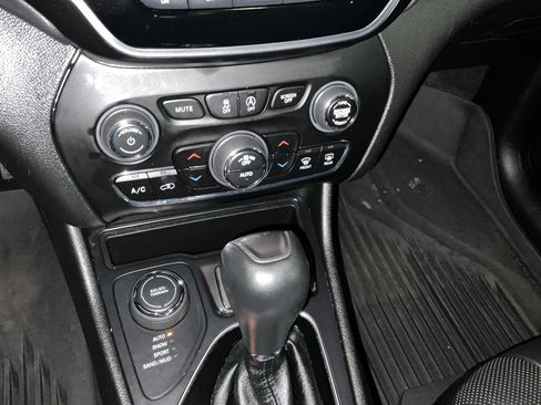 Used 2021 Jeep Cherokee Limited w/ Elite Package image 18