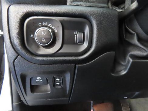 Used 2020 RAM 1500 Big Horn RWD image 15
