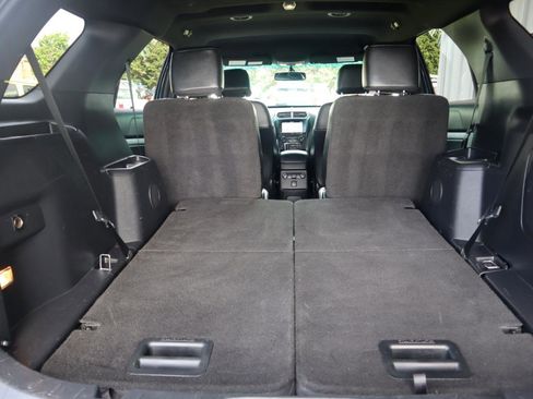 Used 2017 Ford Explorer XLT w/ Equipment Group 202A AWD/4WD image 52