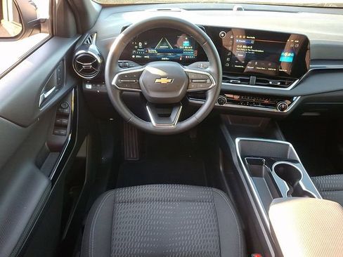 Used 2025 Chevrolet Equinox LT AWD/4WD image 11