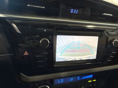 Used 2016 Toyota Corolla LE FWD image 29