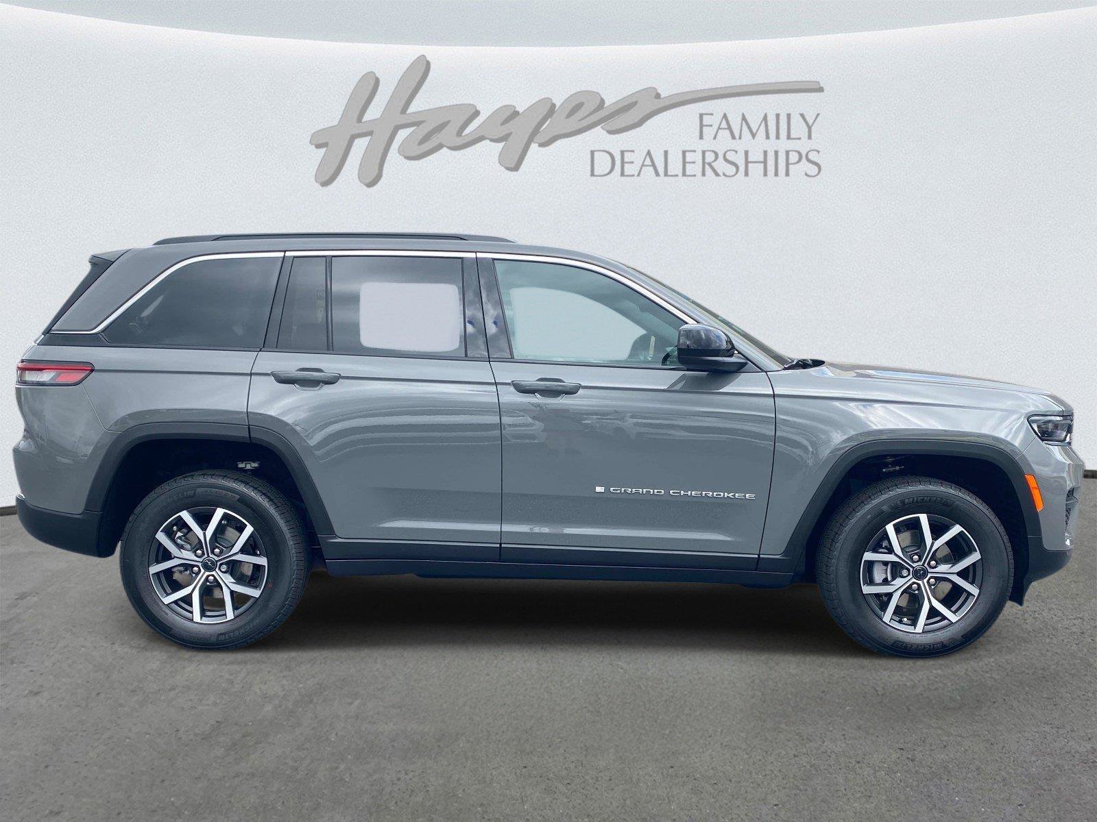 New 2027 Jeep Grand Cherokee Laredo X RWD image 3