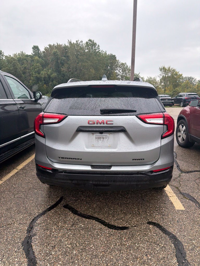 Used 2023 GMC Terrain SLT w/ Elevation Edition AWD/4WD image 8