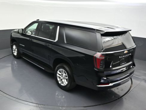 Used 2025 Chevrolet Suburban LT image 22