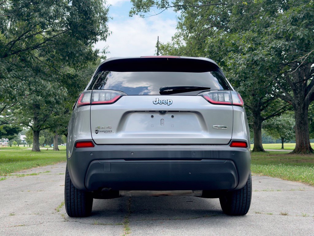 Used 2019 Jeep Cherokee Latitude Plus AWD/4WD image 5