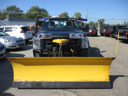 Used 2011 Ford F350 XL w/ FX4 Off Road Pkg image 3