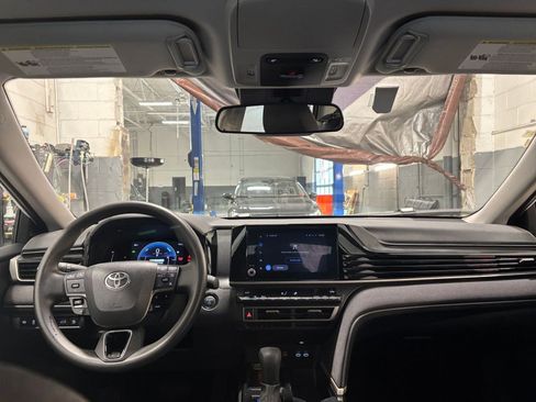 Used 2025 Toyota Camry LE image 34