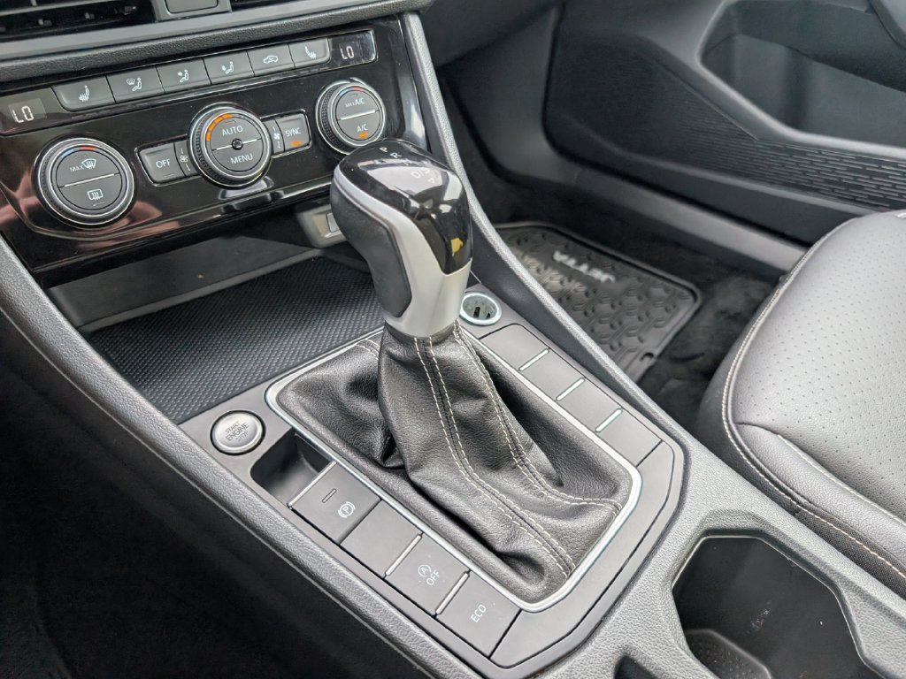 Used 2024 Volkswagen Jetta SE FWD image 19
