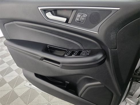 Used 2018 Ford Edge Titanium image 28