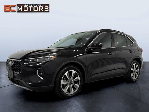 Used 2023 Ford Escape Platinum w/ Class II Trailer Tow Package AWD/4WD image 2
