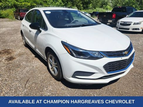 Used 2017 Chevrolet Cruze LT FWD image 3