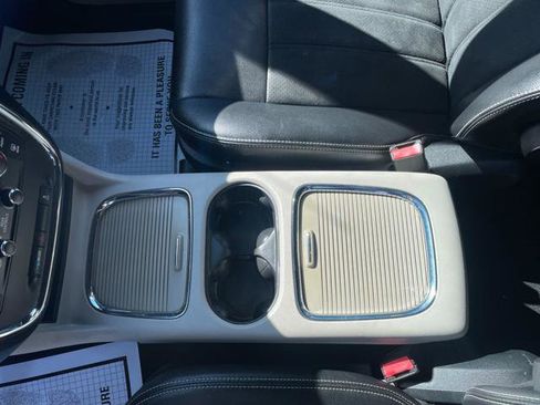 Used 2019 Dodge Grand Caravan SXT image 18