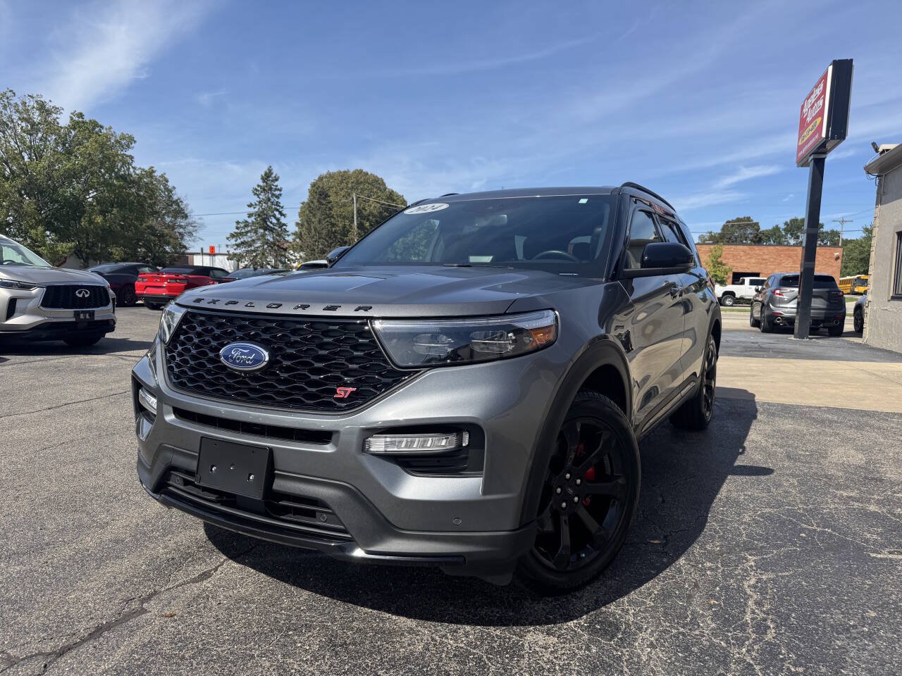 Used 2024 Ford Explorer ST w/ Technology Package AWD/4WD image 2