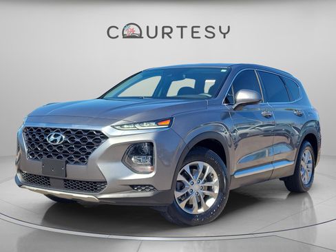 Used 2019 Hyundai Santa Fe SE image 1